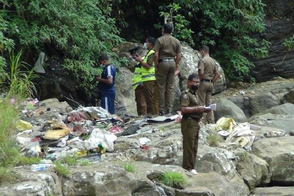 கொத்மலை பூனாஓயாவிலிருந்து ஆண் ஒருவரின் சடலம் மீட்பு! | Kotmale Man Corpses Recovered Police Investigation