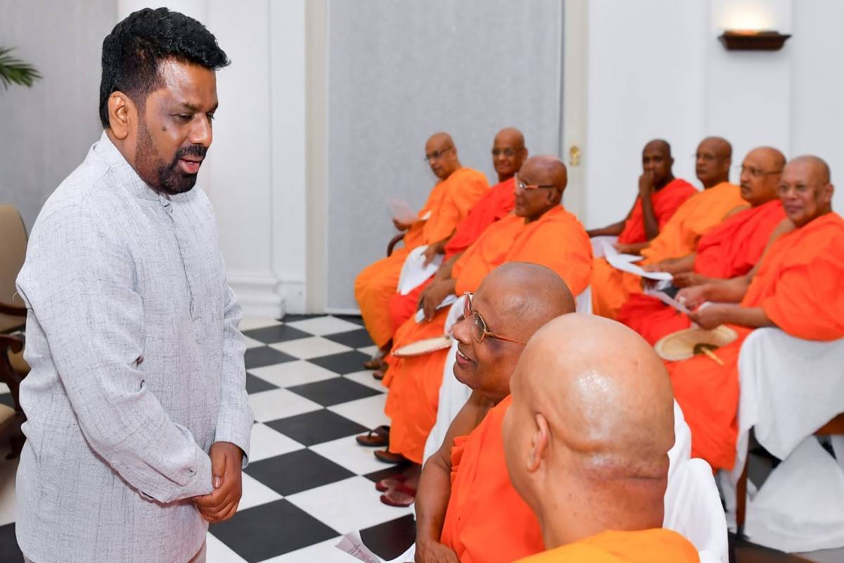 தேரர்களுக்கான தனிச்சட்டம் இதுவரை இல்லை..! அவசரக் குழுவை நியமித்த ஜனாதிபதி | Amendment To The Laws Concerning Buddhist Monks தேரர்களுக்கான தனிச்சட்டம் இதுவரை இல்லை..! அவசரக் குழுவை நியமித்த ஜனாதிபதி | Amendment To The Laws Concerning Buddhist Monks