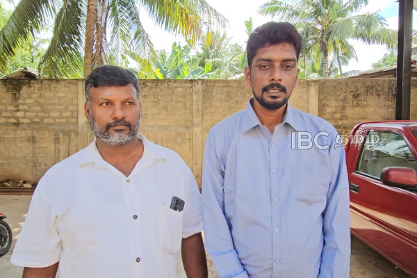 மானிப்பாய் பிரதேச சபையின் முறையற்ற செயற்பாடுகள் : உறுப்பினர்கள் இருவர் வெளிநடப்பு | Two Members Of Manipay Pradeshiya Sabha Walk Out