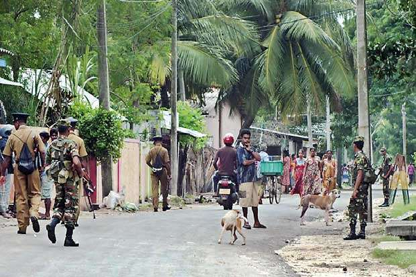 வாள்வெட்டுக் கும்பலை மடக்கிய யாழ் மக்கள்! இருவர் தப்பித்தனர் - ஐபிசி தமிழ்