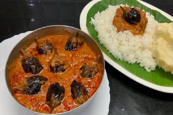 பார்த்தாலே பசி எடுக்கும் எண்ணெய் கத்ரிக்காய் குழம்பு! | Ennai Kathirikai Kulambu Recipe