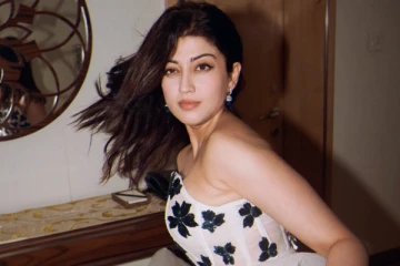 நடிகை பிரணிதாவின் வேற லெவல் கிளாமர் போட்டோஷூட்