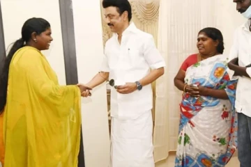 24 வருடங்களாக மீன் கழுவி மகளை டாக்டராக்கிய தாய் - வீட்டிற்கே நேரில் சென்று வாழ்த்து கூறிய தமிழக முதலமைச்சர்