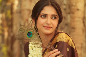 பிக் பாஸ் புகழ் சீரியல் நடிகை ஆயிஷா சேலையில் அழகிய போட்டோஷூட்