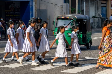 பாடசாலை மாணவியை மோதிய மோட்டார் சைக்கிள் ; சாரதி தப்பியோட்டம்