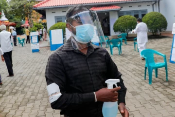 முகக்கண்ணாடித்திரை மட்டுமே அணிவது தனிமைப்படுத்தல் சட்டங்களை மீறும் செயல்