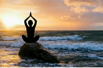 தினமும் கண்ணை மூடி ‘ஓம்’ மந்திரம் உச்சரித்தால் எவ்வளவு நன்மை கிடைக்குன்னு தெரியுமா?