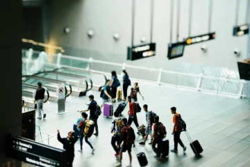 පැය ගාණකට කළින් කැළඹුණු ඩුබායිවල නවතම තත්ත්වය - අත්හිටවූ ගුවන් ගමන් ගැන දැනුම්දීමක්