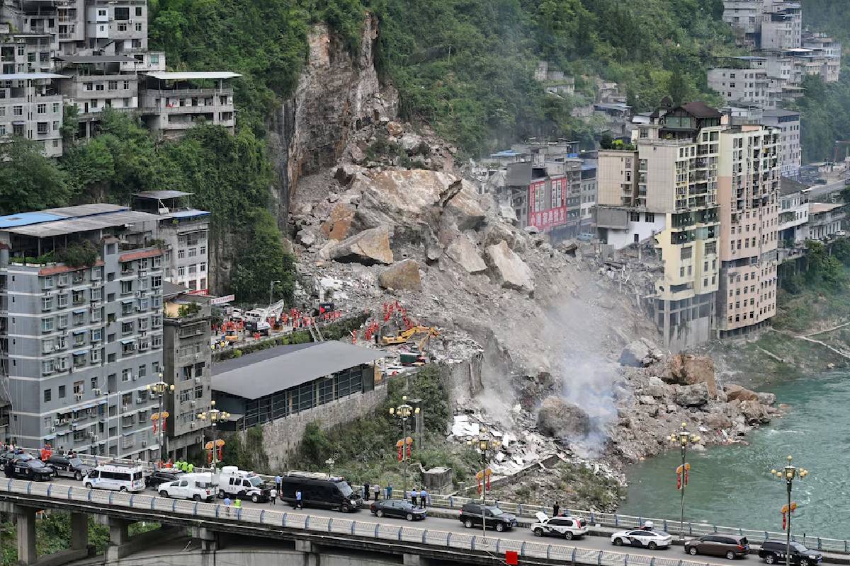 வட சீனாவில் மண் சரிவு: 5 பேர் உயிரிழப்பு | China Landslide 5 People Death