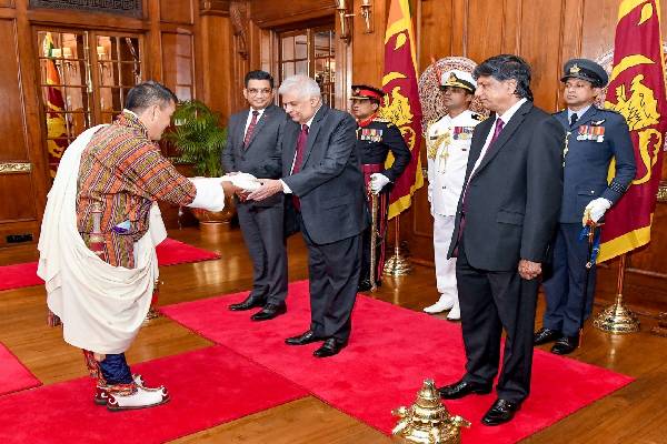 இலங்கைக்கான புதிய தூதுவர்கள் ஜனாதிபதியிடம் தமது நற்சான்றிதழ்களை கையளித்தனர்(Photos) | Ambassadors Presented Credentials To The President