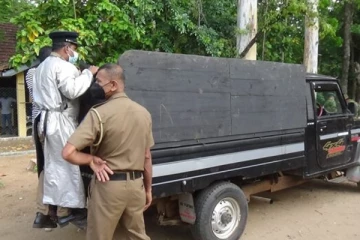 வவுனியாவில் வாகனம் ஒன்றை சோதனையிட்ட  பொலிசாருக்கு அதிர்ச்சி!