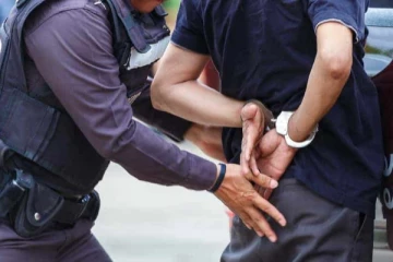 නීති විරෝධීව කටයුතු කරන පොලිස් නිලධාරීන් ගැන මාධ්‍යවේදියෙකු තැබූ සටහන