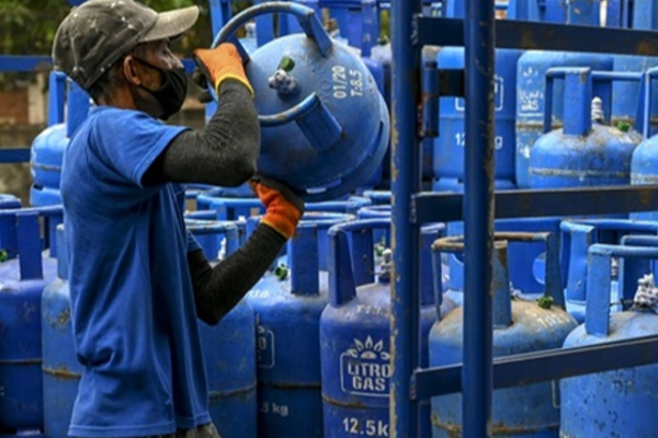 யாழ்ப்பாணத்திற்கான எரிவாயு சிலிண்டர்கள் விநியோகம் தொடர்பில் வெளியான அறிவிப்பு | Governor Announces Litro Gas Brought Jaffna