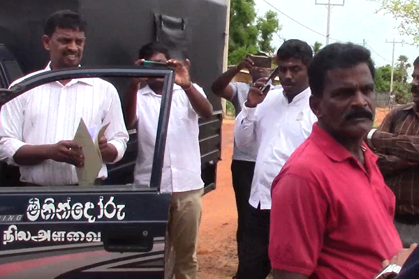 கடற்படைக்கு காணி சுவீகரிக்கும் நடவடிக்கை மக்கள் எதிர்ப்பால் முறியடிப்பு | Acquire Land For The Navy Protest Tamil People