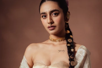 பிரியா வாரியர் கவர்ச்சியாக ஓணம் போட்டோஷூட்