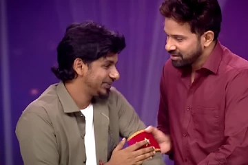 உசிரே போகுது ...உசிரே போகுது ; அம்பாறை சபேசன் குரலை கேட்டு எழுந்தோடி வந்த பாடகர் கார்த்திக்!