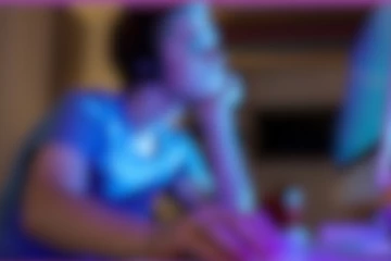 ප්‍රසිද්ධ පාසලක සිසුවෙක් පන්තියේ සිසුවියන්ගේ ෆොටෝ AIවලින් නිරුවත් ක‍රලා - විදුහල්පතිත් ෆෝන් එක හංගන් ඉද්දි අත්අඩංගුවට