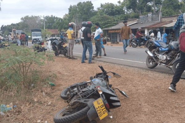 கிளிநொச்சி கோர விபத்தில் பெண் படுகாயம் | Woman Injured In Kilinochchi Road Accident