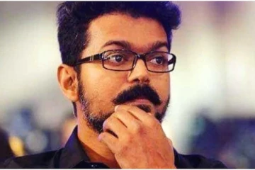 மகளின் விளையாட்டை ஓரமாக நின்று வேடிக்கை பார்த்த தளபதி விஜய்..! யாரும் பார்த்திராத சூப்பர் புகைப்படம்..
