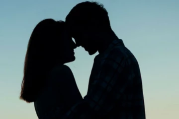 தந்தை, சகோதரனை கொலை செய்த 15 வயது சிறுமி - பகீர் பின்னணி!