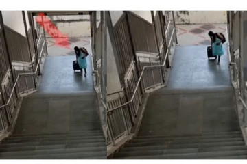 இந்த மனசு தான் சார் கடவுள்.. படிக்கெட் ஏற முடியாத கர்ப்பிணி பெண்ணுக்கு கிடைத்த உதவி - வைரல் வீடியோ