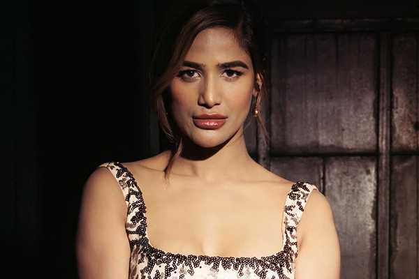 இந்திய ரசிகர்களின் கனவுக்கன்னி பூனம் பாண்டேவின் கிளாசிக் லுக்..வீடியோ | Poonam Pandey In New Year Event 2026 In Dubai