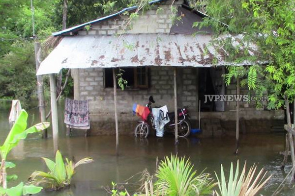 கடும் மழையால் வெள்ளம் போல் காட்சியளிக்கும் புத்தளம்: 274 குடும்பங்கள் பாதிப்பு | Puttalam Flood Due To Heavy Rain 1012 Affected