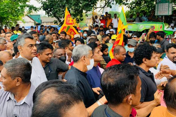 ஆர்ப்பாட்டங்காரர்களை கிண்டலடிக்கும் பிரதமர் தினேஷ் குணவர்தன! | Pm Dinesh Gunawardena Taunts The Protesters