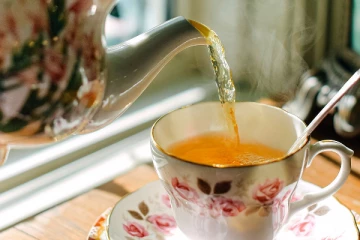 டீ-யுடன் சேர்த்து சாப்பிடக்கூடாத பொருட்கள் என்னென்ன தெரியுமா? மோசமான பாதிப்பு ஏற்படும்