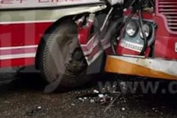 බරපතළ බස් අනතුරක්.. අයෙක් මියයයි.. තවත් පිරිසක් රෝහලේ..