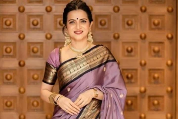 இன்று பிறந்தநாள் கொண்டாடும் தொகுப்பாளினி டிடி லட்சணமாக புடவையில் வெளியிட்ட போட்டோஸ்