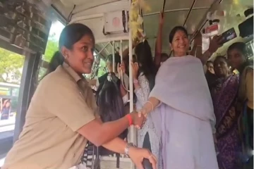 பேருந்தில் ஏறி பெண் ஓட்டுநர் சர்மிளாவுக்கு பரிசளித்த கனிமொழி - வேலையில் இருந்து துாக்கிய ஓனர்..!