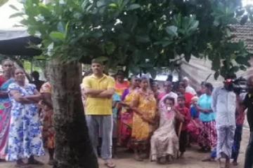 மனைவிக்காக இளநீர் பறிக்க சென்ற கணவருக்கு நேர்ந்த துயரம்!