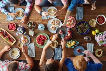 விநோதமான உணவு பழக்கம் கொண்ட நாடுகள் தெரியுமா? இந்த தவறலாம் செஞ்சிராதீங்க!