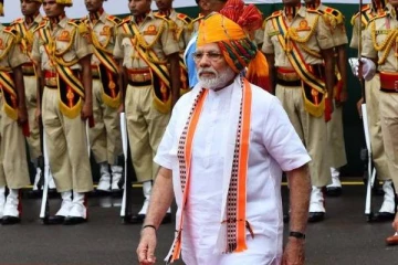 என்னடா பண்ணி வெச்சிருக்கீங்க என்னைய! மோடிஜி பரிதாபங்கள்..