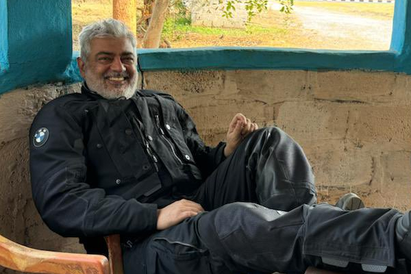 மனைவி ஷாலினியுடன் சென்னையில் நடந்த நிகழ்ச்சியில் கலந்துகொண்ட அஜித்.. வைரலாகும் வீடியோ.. | Ajith Attended Function With Shalini In Chennai மனைவி ஷாலினியுடன் சென்னையில் நடந்த நிகழ்ச்சியில் கலந்துகொண்ட அஜித்.. வைரலாகும் வீடியோ.. | Ajith Attended Function With Shalini In Chennai