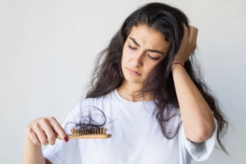 கொத்து கொத்தாக முடி கொட்டுதா? அடர்ந்த கூந்தலை பெற இதை மட்டும் செய்யுங்கள்