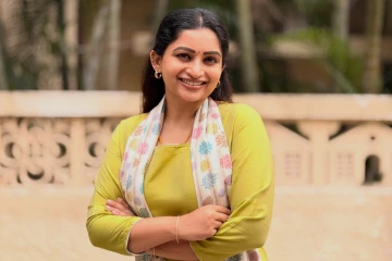 சீரியல் நடிகை நக்ஷத்திரா மாலத்தீவில் நீச்சல் உடையில் கவர்ச்சி போட்டோ