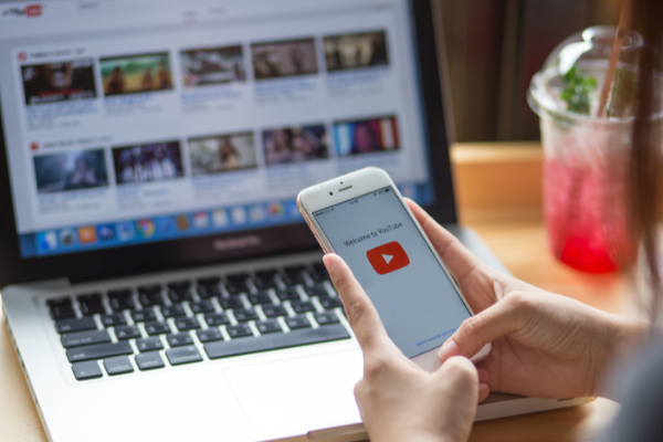 யூடியூப் வருமானம்; 1 கோடி பார்வைக்கு எவ்வளவு பணம் கிடைக்கும்? | How Much Money Youtube Pay For 10 Million Views