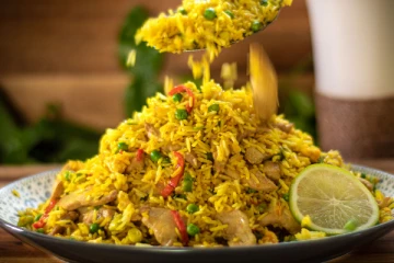 உணவு உட்கொண்ட இளம் அதிகாரி வயிற்று வலியால் திடீர் மரணம்