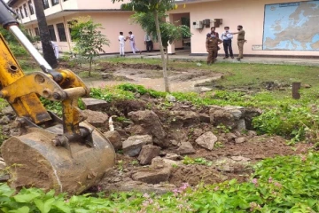 பாடசாலை வளாகத்தில் ஆயுதங்கள் - விசேட தேடுதல் நடவடிக்கை