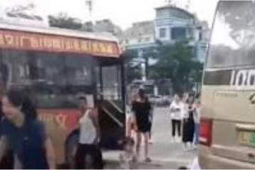 පාසල් සිසුන් 11 දෙනෙකුට මරු කැදවූ භයානක බස් අනතුර...