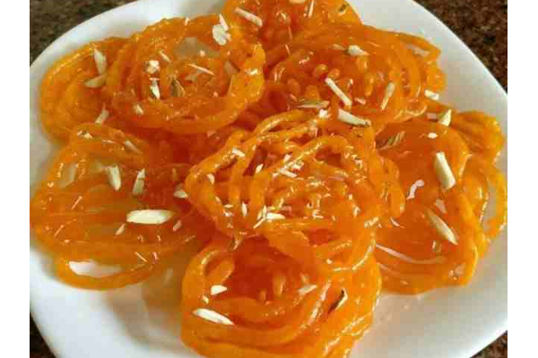 வீட்டில் இட்லி மாவை வைத்தே... ஸ்வீட் ஜிலேபி செய்யலாம்! எப்படி தெரியுமா? | Viral Video Of Wild Eagle Hatching Egg