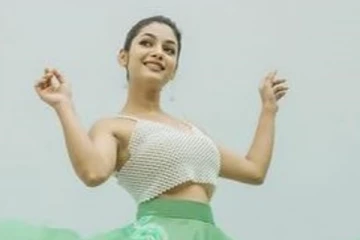 நடிகை இவானாவின் லேட்டஸ்ட் கியூட் போட்டோஷூட் ஸ்டில்கள்