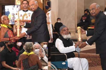 77 வயதில் பத்மஸ்ரீ விருது பெற்ற பழங்குடி பாட்டி: 83 வயதில் விருது வாங்கிய சலூன் கடைக்காரர்! இவர்களின் சாதனை என்ன?