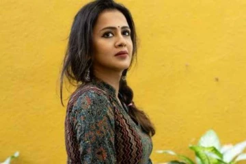 தொகுப்பாளினி அஞ்சனாவா இது, புதிய லுக்கில் சூப்பராக உள்ளாரே- வைரல் வீடியோ