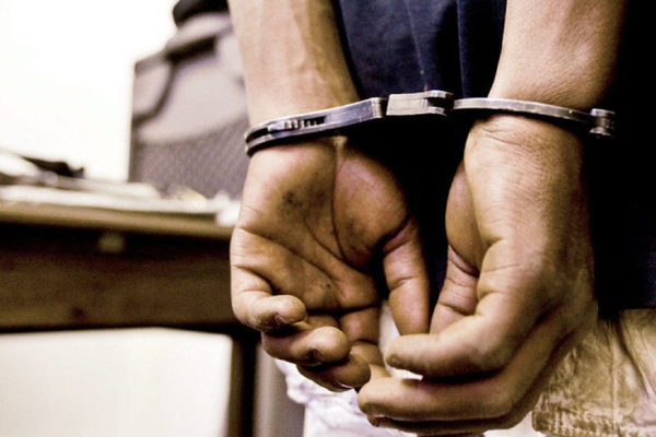 தமிழர் பகுதியொன்றில் அதிரடியாக கைது செய்யப்பட்ட கொழும்பு வயோதிபர் | Colombo Elderly Man Arrested In Tamil Area தமிழர் பகுதியொன்றில் அதிரடியாக கைது செய்யப்பட்ட கொழும்பு வயோதிபர் | Colombo Elderly Man Arrested In Tamil Area