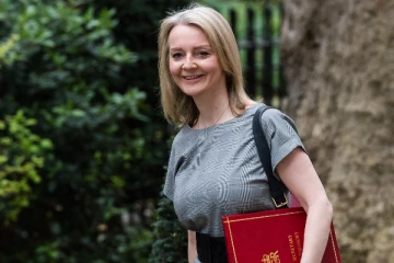 பிரித்தானிய பிரதமரான பின் லிஸ் ட்ரஸ் முதன்முதலில் எந்த வெளிநாட்டு தலைவருடன் பேசினார் தெரியுமா?