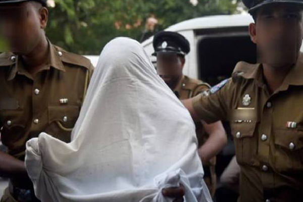 இலங்கையில் அதிர்ச்சி சம்பவம்: மகனை தலைகீழாக தொங்கவிட்டு தாக்கிய இளம் தாய்! | Mother Attacked 7 Year Old Son By Hanging Eravur