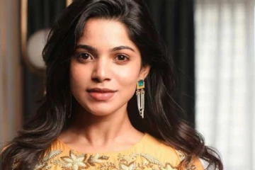 கல்லூரிக்கு அரைகுறை ஆடையில் சென்ற நடிகை திவ்ய பாரதி - சமூக ஆர்வலர்கள் கண்டனம்